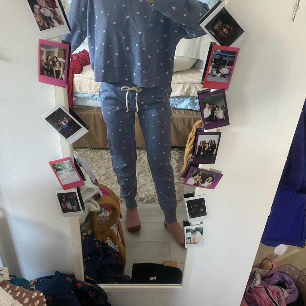 Size medium super comfy two piece chill set! Blue with white stars! So soft!